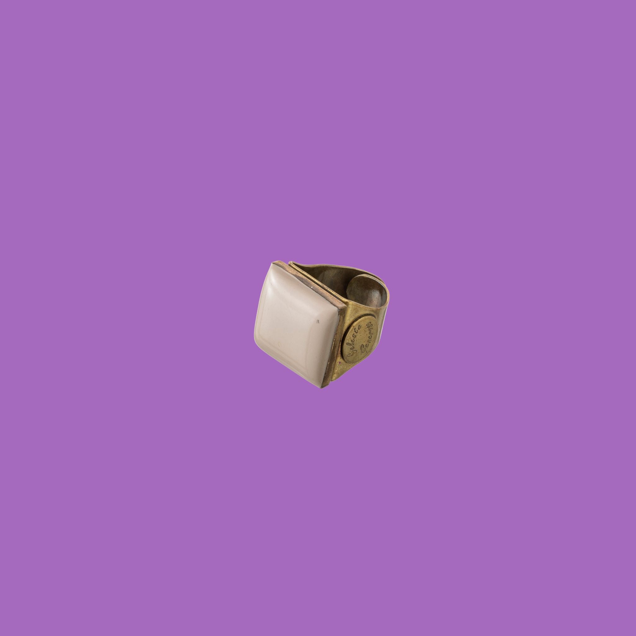 Anello Betty Boop Brass beige a forma di quadrato, realizzato in ottone di alta qualità