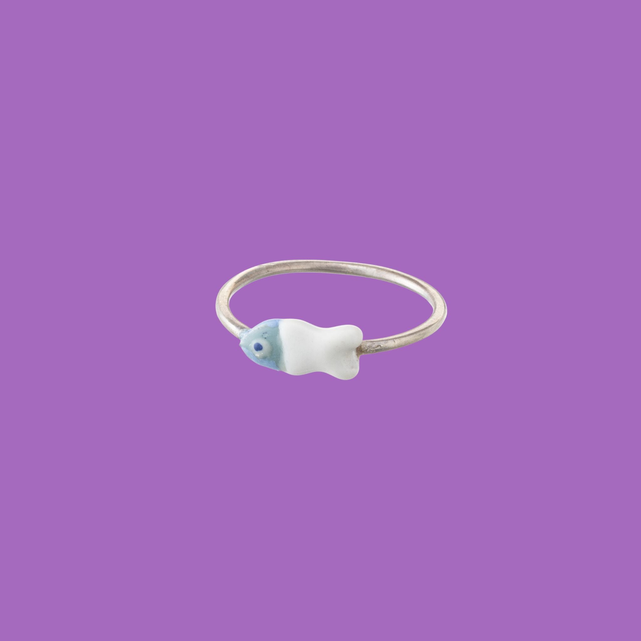 Anello Nemo in ottone con pesce blu e bianco