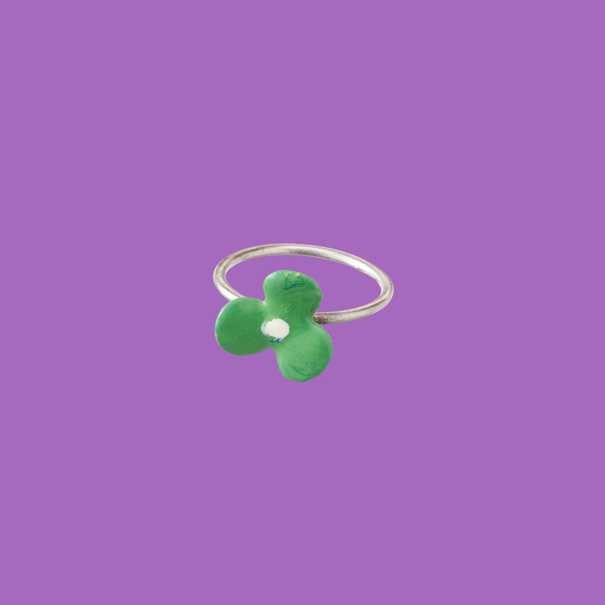 Anello in ottone a fiore verde grande