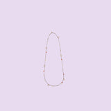 Realizzata a mano da KiaraLN, la collana in ottone "Ring" con dettagli in corallo aggiunge un tocco di naturale eleganza a qualsiasi outfit.