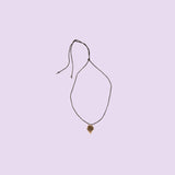Realizzata a mano da KiaraLN, questa ampia collana in ottone offre uno stile chic e Timeless.
