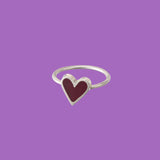 Anello in ottone con dettaglio a forma di cuore viola