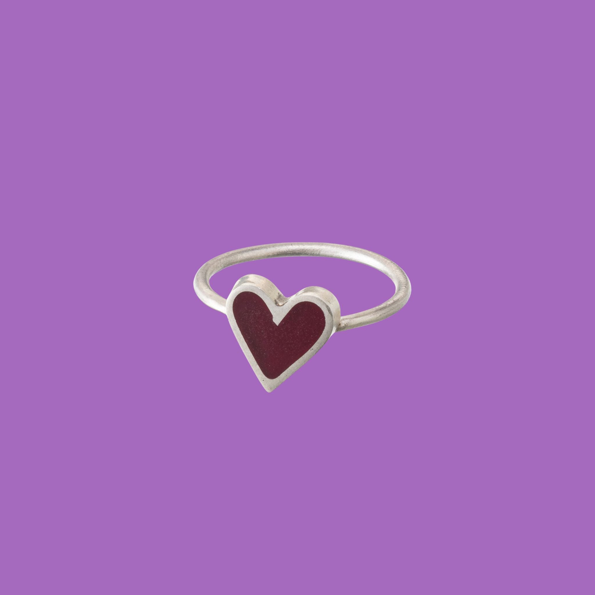 Anello in ottone con accento viola a forma di cuore